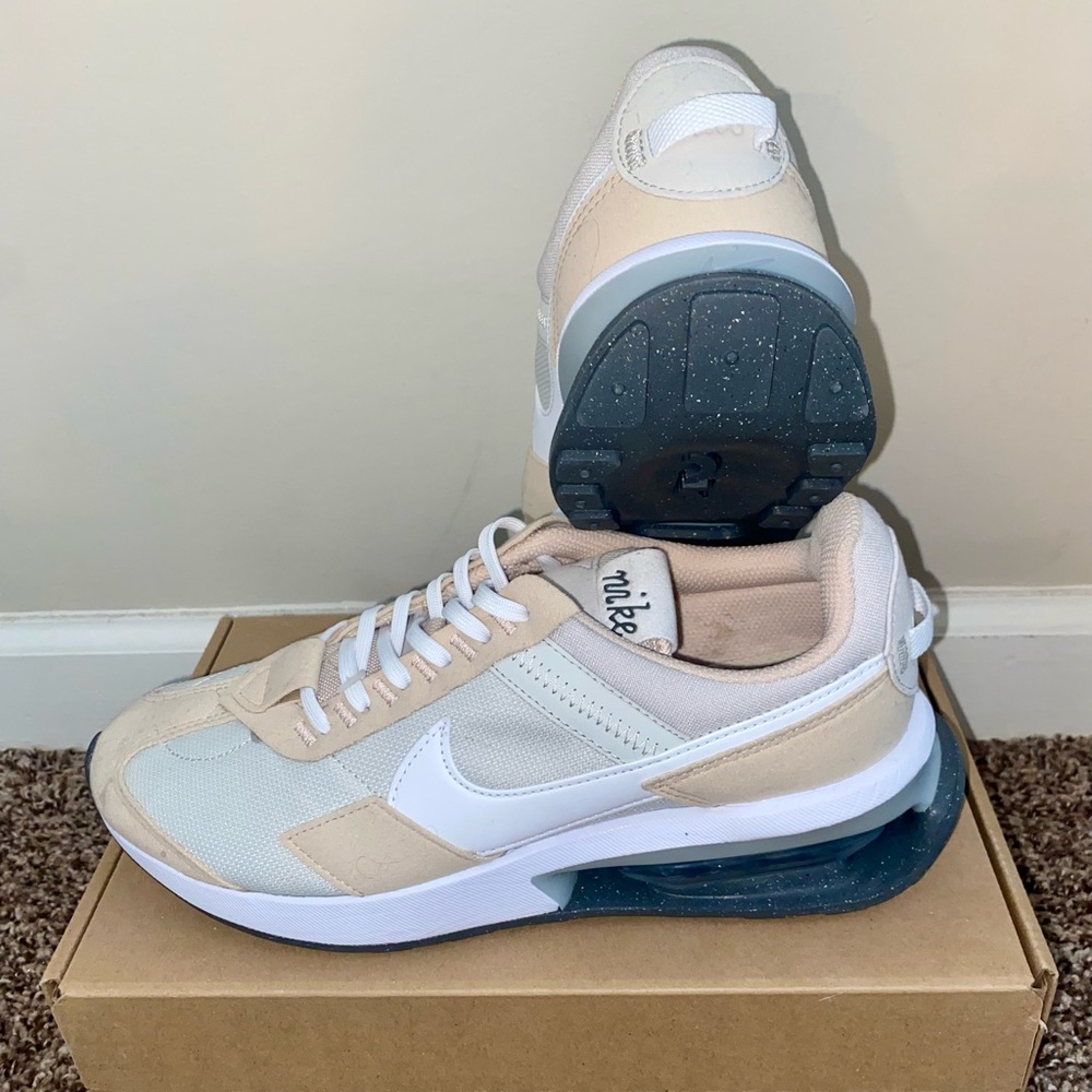 Nike Women's Air Max Pre-Day Shoes, Light Bone/White-Sanddrift, 8 M US